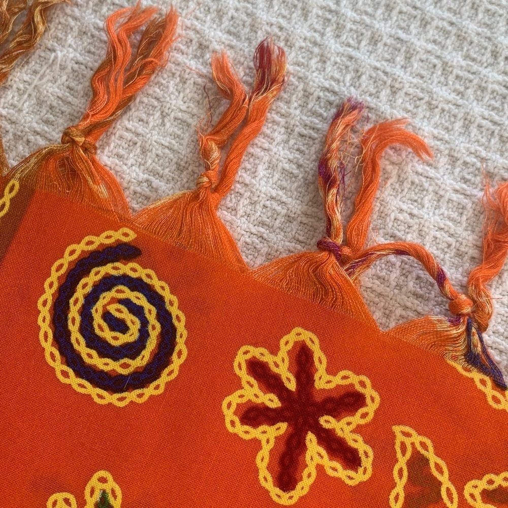 Sarong/ scarf with indigenous hieroglyphics print orange and yellow - Picture 7 of 8